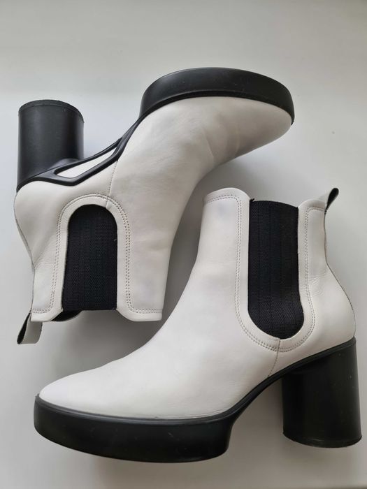 3 пари жіночого взуття 38 розміру