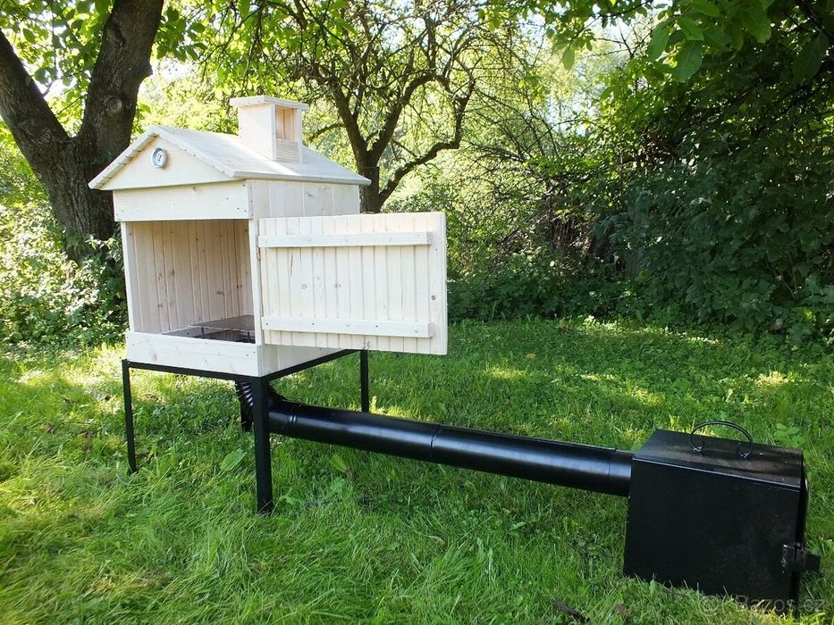 Wędzarnia ogrodowa drewniana domowa wędzarka drzwi