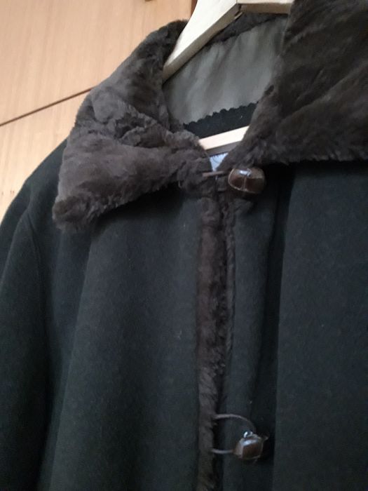 Casaco de Inverno da Cortefiel com gola e punhos de pelúcia (M)