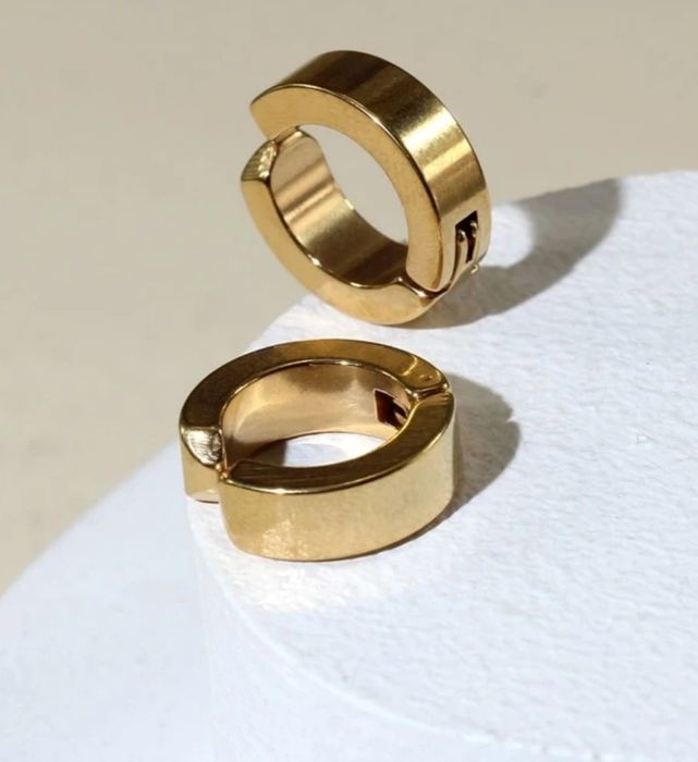 Vendo brincos dourados em aço inoxidável (portes incluídos)