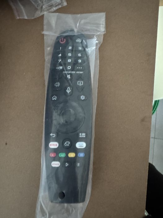 Pilot zdalnego sterowania przedstawiony na zdjęciu to model LG AN-MR18BA