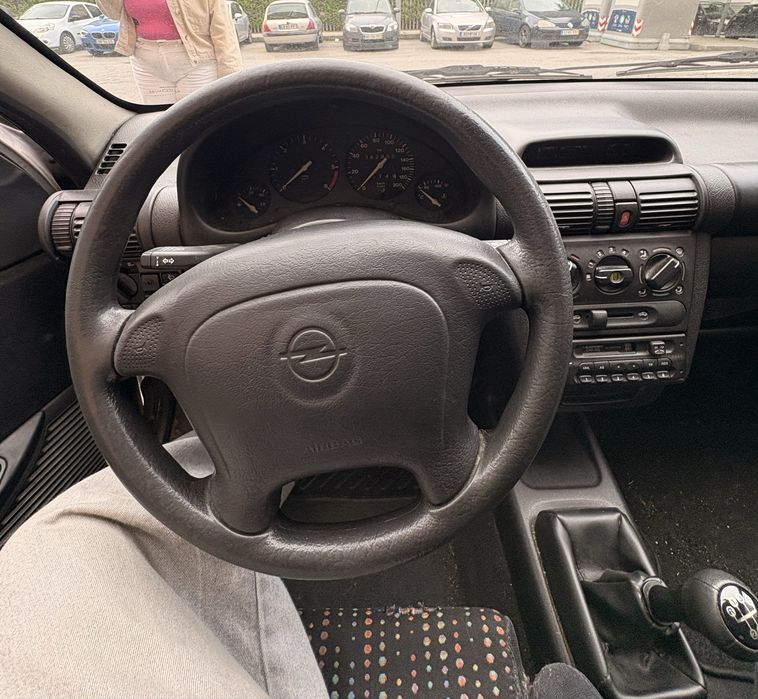 Opel Corsa B 1.5 TD  SPORT —  Estimado • Teto de abrir • Fiável