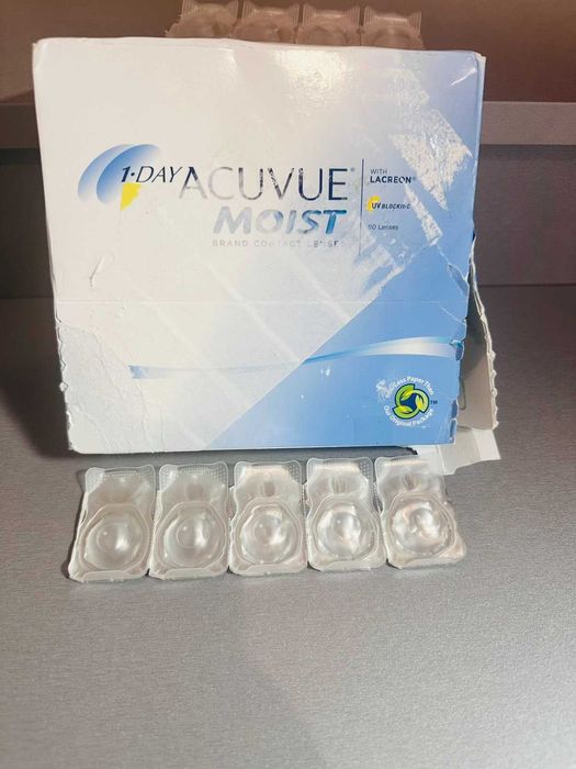 Контактні лінзи Acuvue Moist 1 Day (90 шт. ) -5.75 BC/8.5