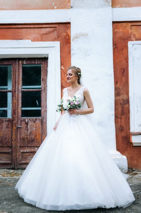 Продам весільну сукню