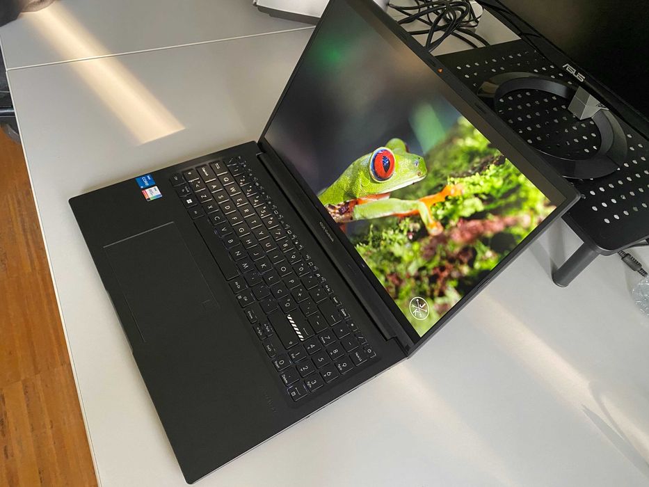 Ausus Vivobook 16 i5-13th 32gb ram + 1tb ssd ainda c/ 2 anos garantia. Poucas horas