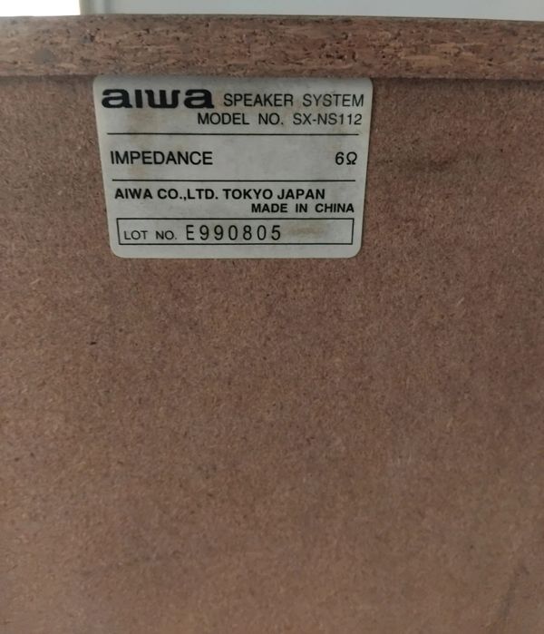Par de colunas de som AIWA SX-NS112 em bom estado e a funcionar a 100%.