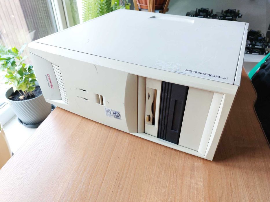 Stary komputer zabytek COMPAQ Deskpro 266 MHz