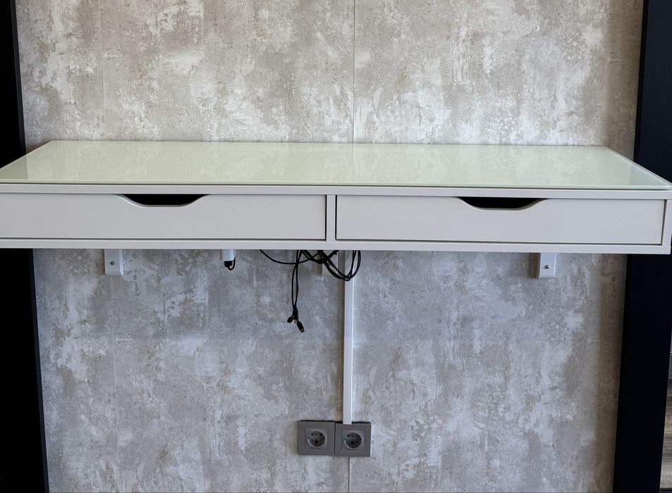 Movel com vidro e 2 gavetas 120x29cm