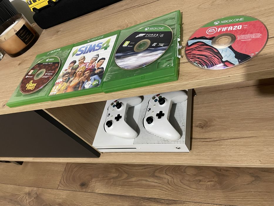 Sprzedam Xbox one s, 2 pady, 4 gry, Fifa, forza