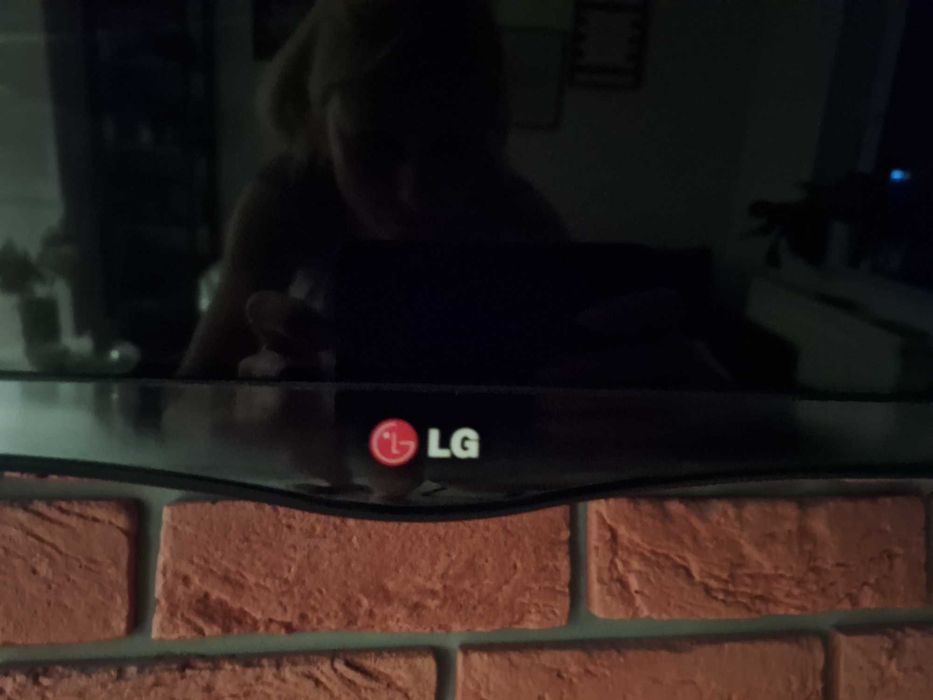 Sprzedam telewizor LG 42" uszkodzony