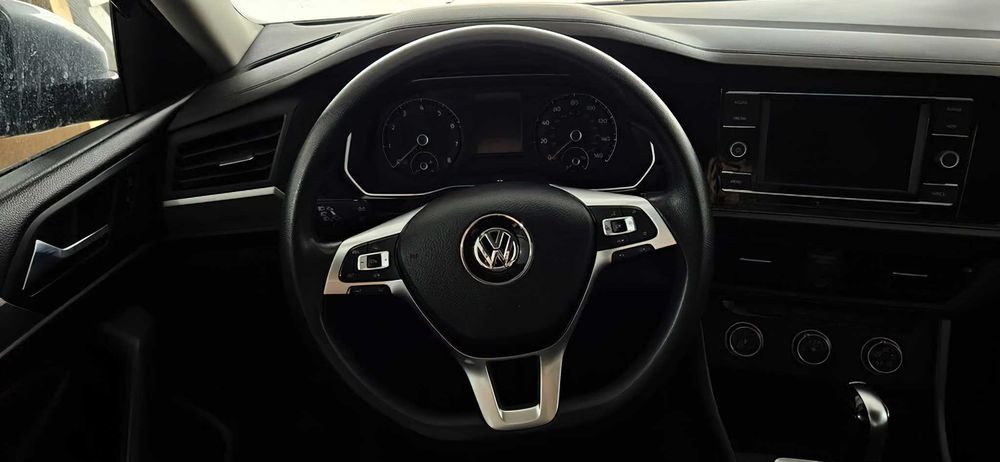 Volkswagen Jetta      2020