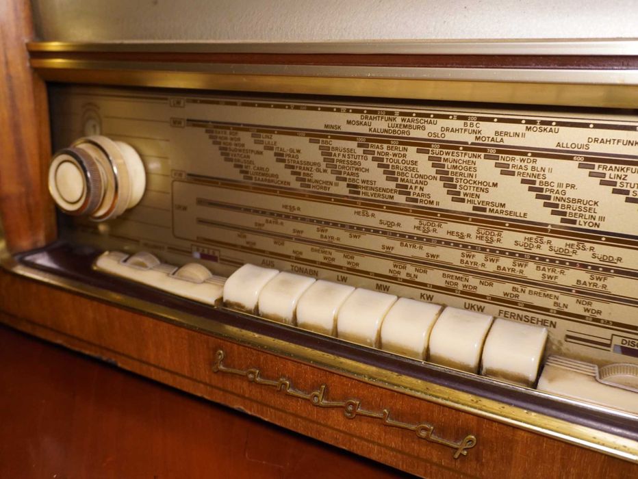 Televisão com Rádio Vintage (Graets Landgraf F39)