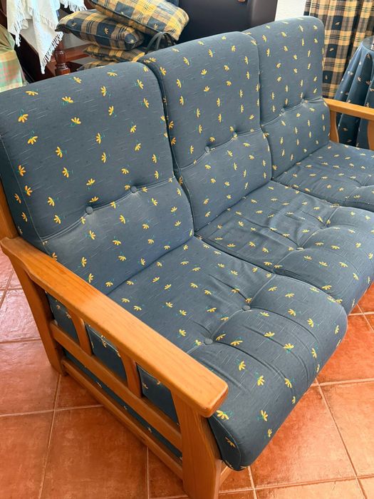 Conjunto de Sofás em Madeira Maciça (3 + 2 Poltronas)