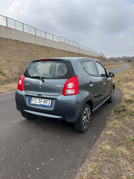 Suzuki Alto SUZUKI ALTO- ekonomiczne , małe auto miejskie.