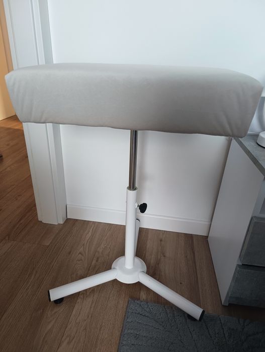 Podnóżek kosmetyczny/ do pedicure, regulowany