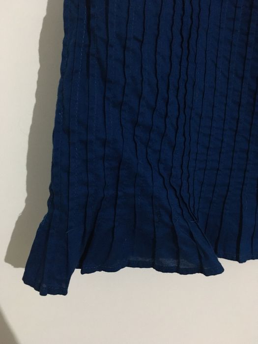 Blusa azul com botões