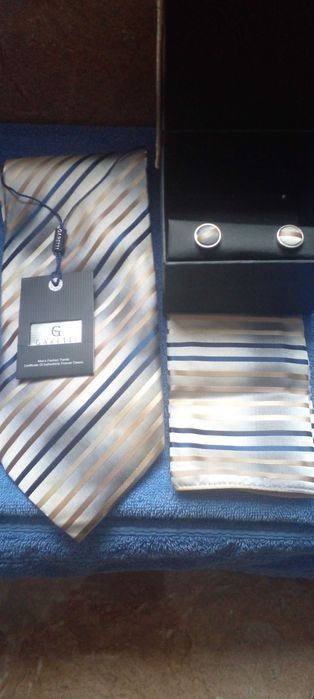 Продам подарочный набор галстука.3 в 1 Фирмы GARETTI