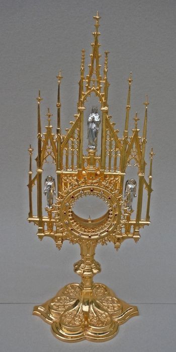 Monstrancja gotycka z kamieniami