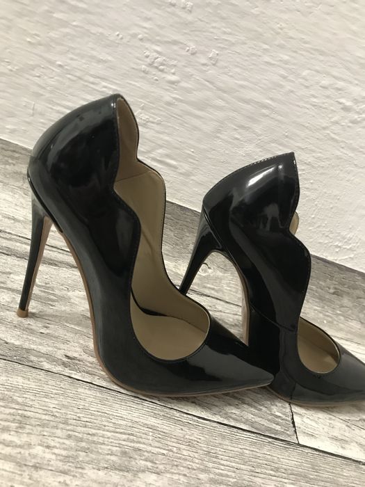 Продам туфли на шпильці