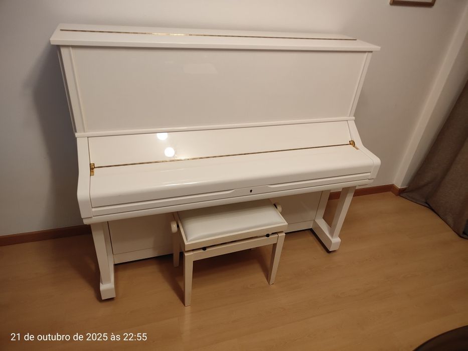 Piano vertical acústico Yamaha U3S branco polido - nível profissional
