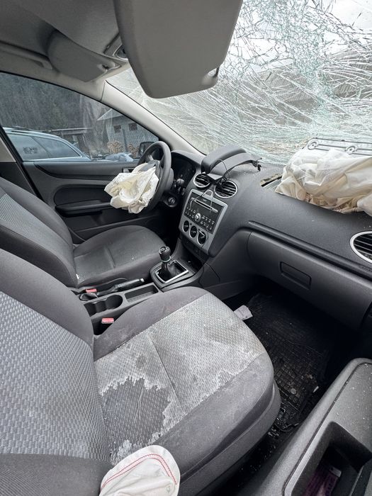 Розборка Ford Focus Mk 2 1.6 бензин хетчбек разборка