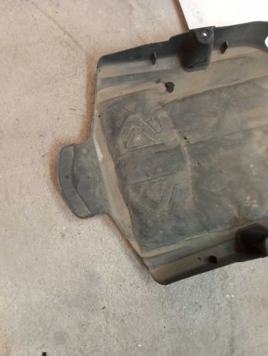 Resguardo inferior motor Jaguar XF 250