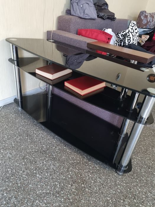 Скляний добротний столик