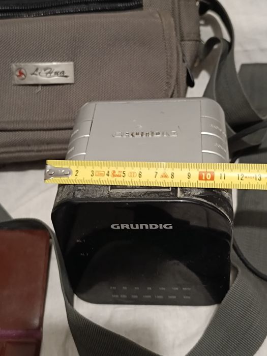 Rádio portátil Grundig + carteiras oferta