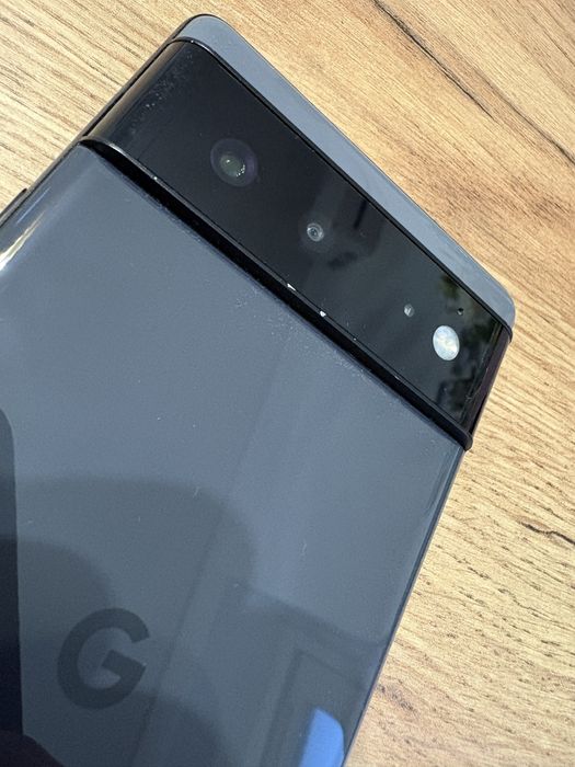 Google Pixel 6 128GB, bateria excelente, para um dia inteiro de uso sem problema nenhum.