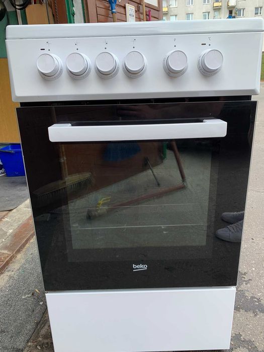 Kuchnia elektryczna Beko FSS57000GW