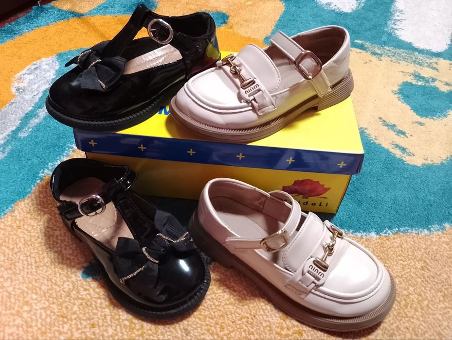 Дитячі туфлі бежеві та чорні