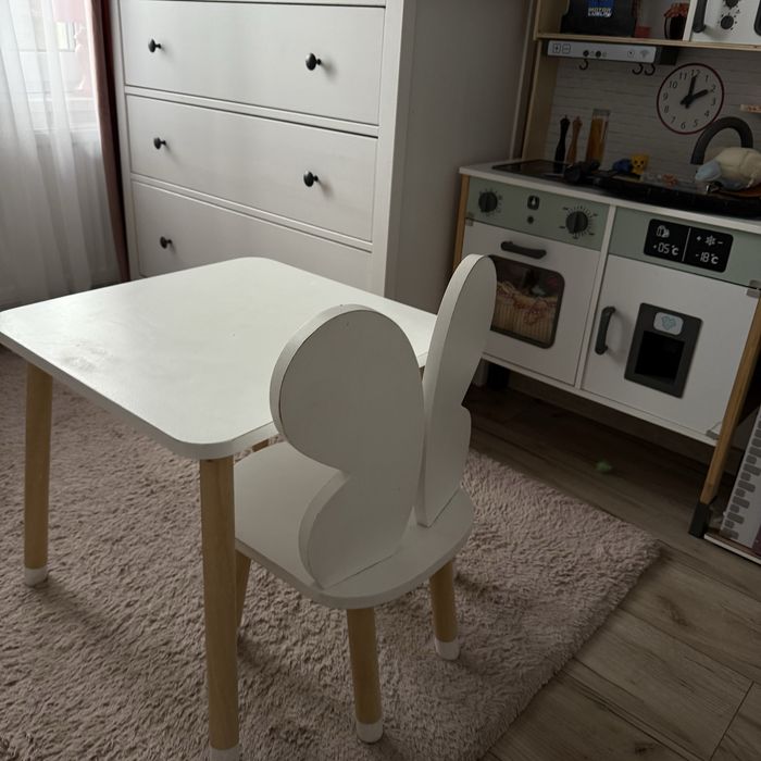 Stolik i krzeslo drewniane