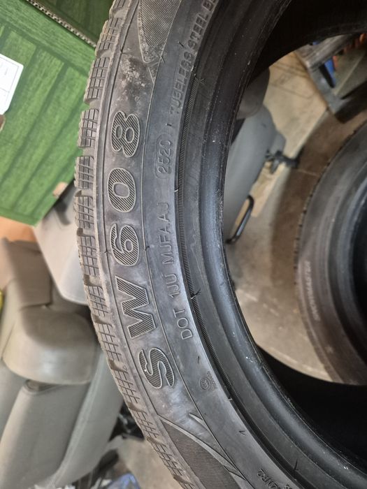 Godride sw608 winter 235/45/17 komplet