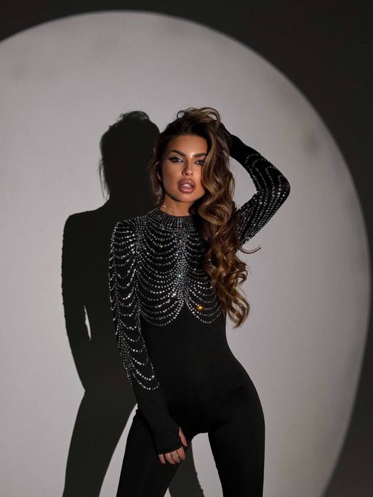 Продам комбінізон зі стразами.