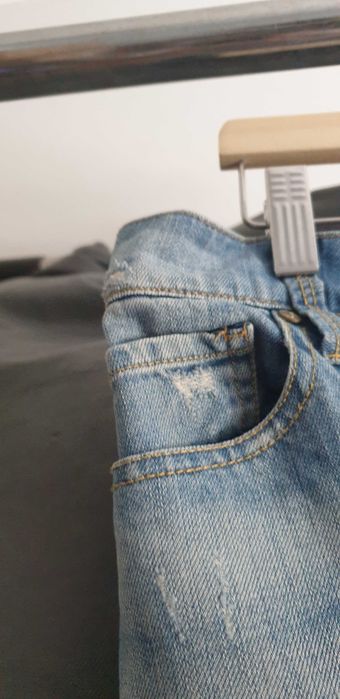 Jeans Mango com detalhes