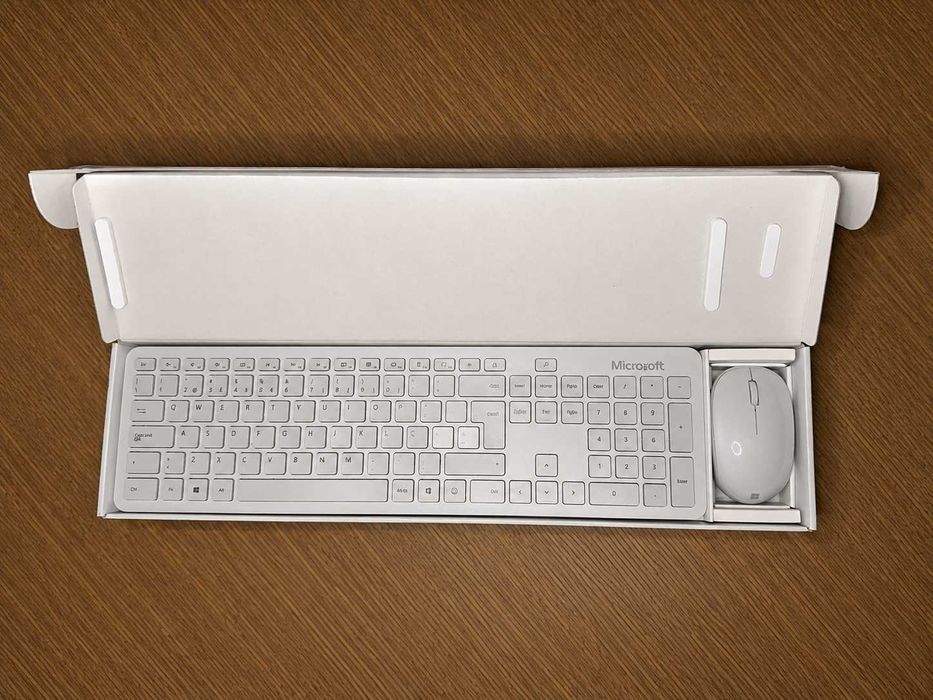 Microsoft Bluetooth Desktop - Conjunto de Teclado e Rato Sem Fios