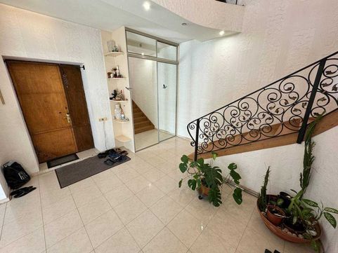 Продаю 2- х эт. дом на Б. Фонтане