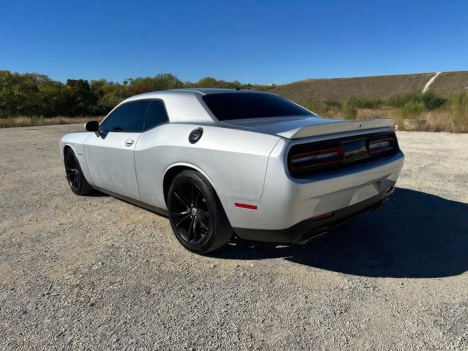Dodge Challenger SXT      2020