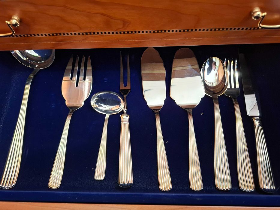 Faqueiro em prata 925 c/móvel 117 peças