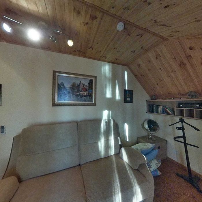 Подобова оренда сучасного будинку на березі Дніпра в сосновому лісі.