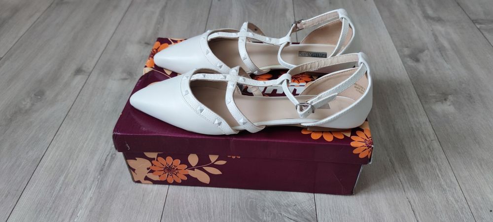 Nowe damskie buty białe rozmiar 40