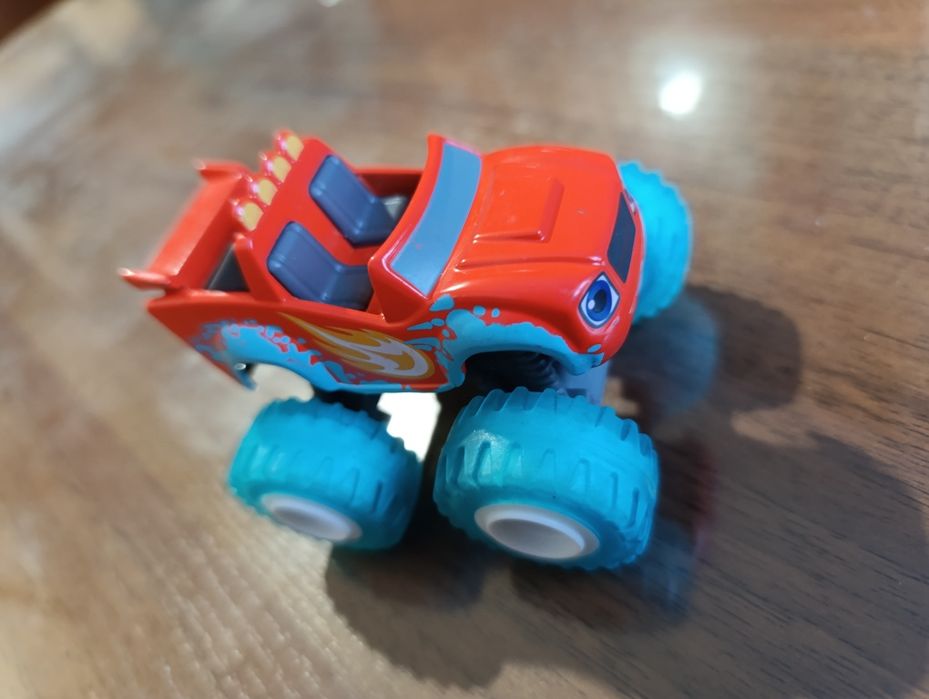 Ігровий набір Hot Wheels Небезпечні створіння Порятунок від горили
