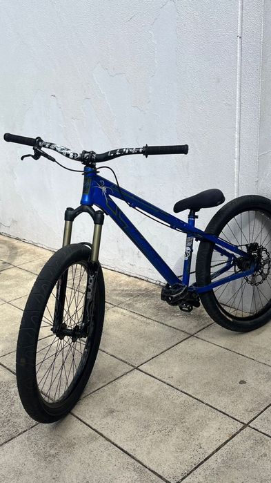Dirt jump ou bike de grau/wheling