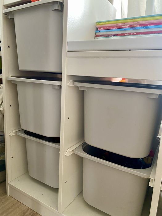 Duas combinação de arrumação bran/cinz