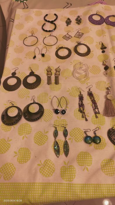 Brincos  girissimos, pregadeira de cabelo