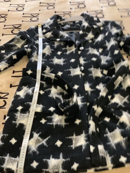 Желетка,яскрава,легенька.