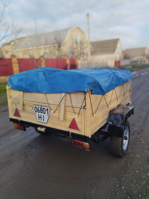 Автомобільний причіп з документами. Прицеп є ТОРГ