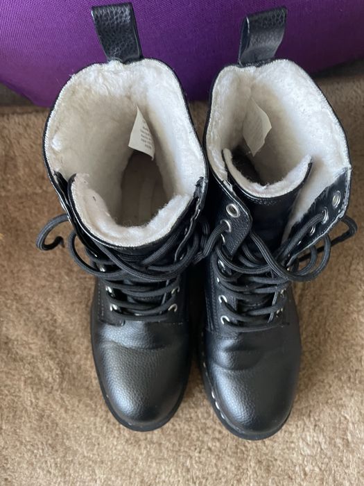 Buty czarne sznurowane ocieplane futerkiem