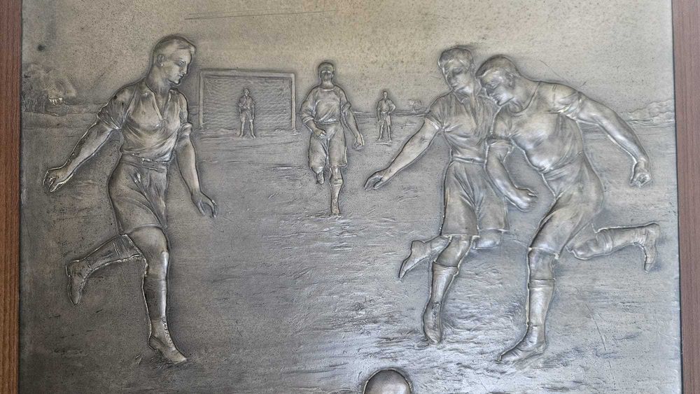 Placa artística antiga em bronze Charles Korschann