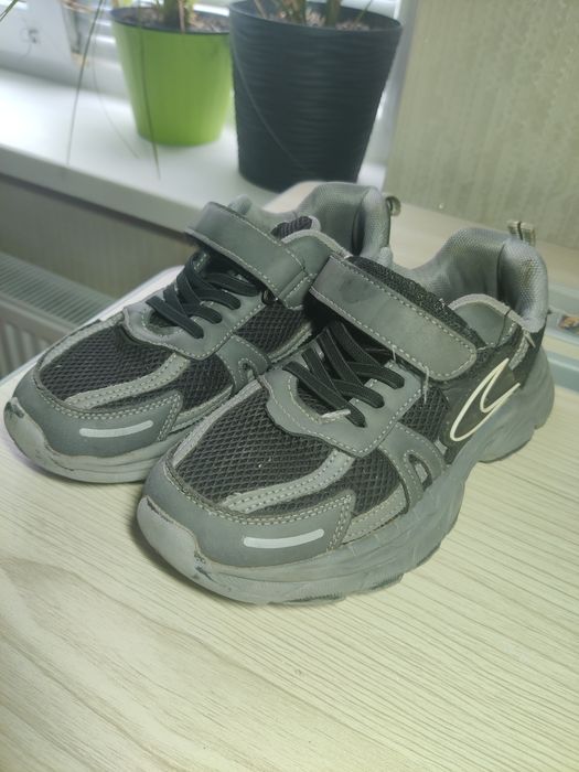 Кросівки на липучці